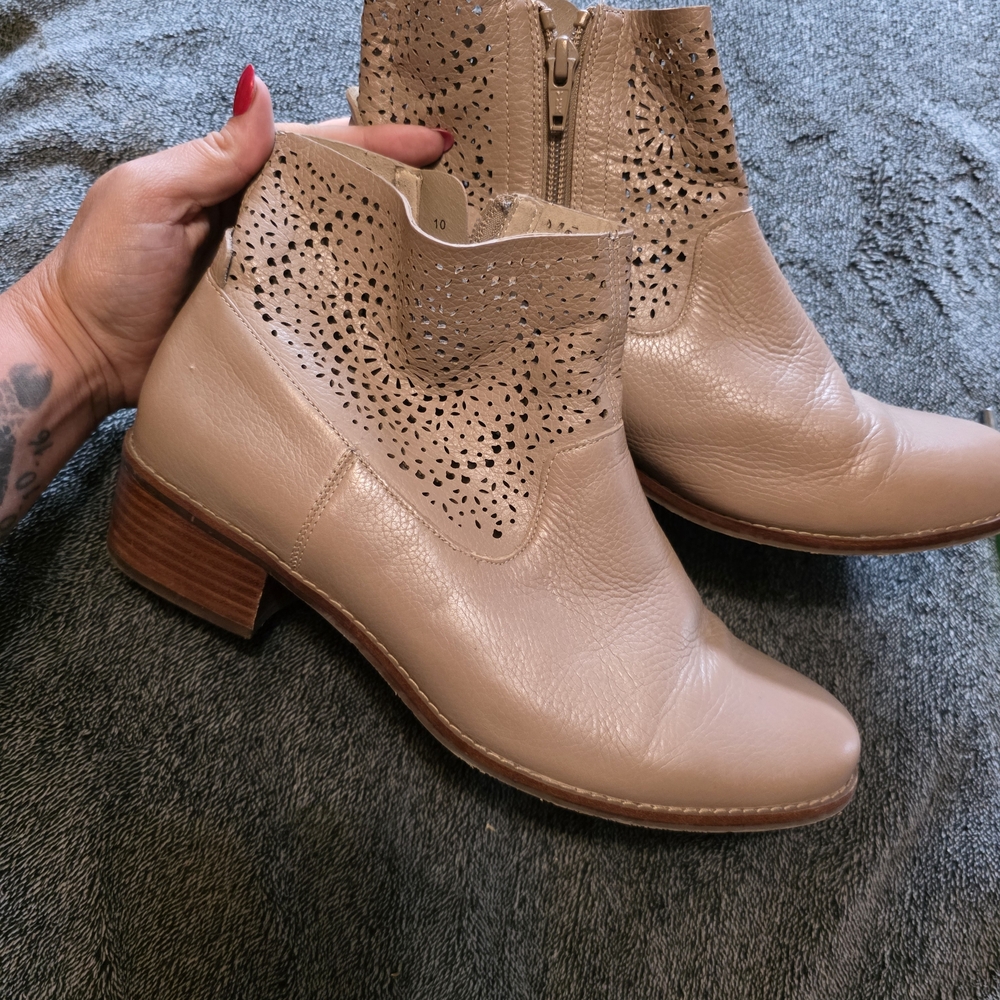 Vionic Beige Tan Perforated Leather Ankle Boots